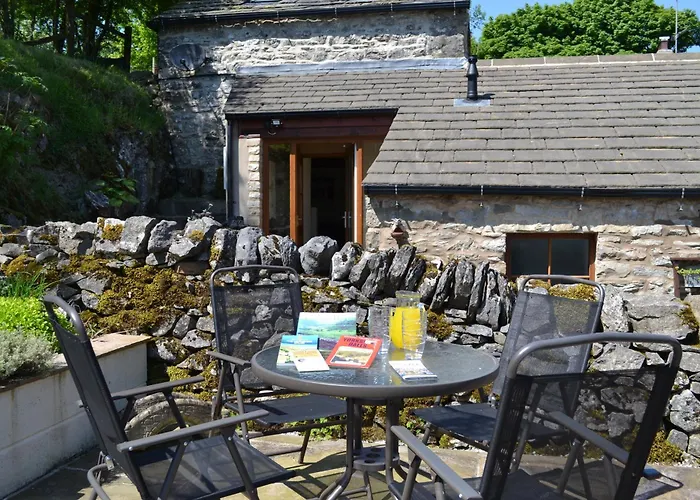 Ashes Farm - Ingleborough Barn Cottage, With 3 Peaks Views, Near Settle