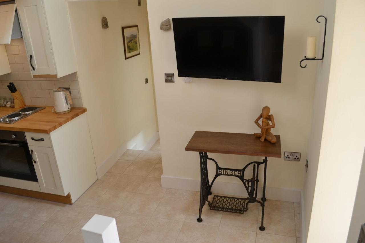 Ashes Farm - Ingleborough Barn Cottage, With 3 Peaks Views, Near Holiday home Settle