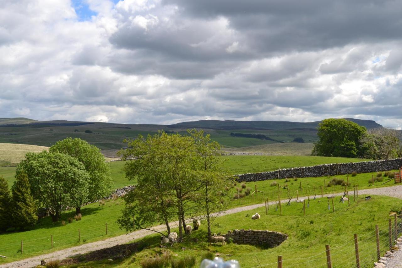 Ashes Farm - Ingleborough Barn Cottage, With 3 Peaks Views, Near Holiday home Settle
