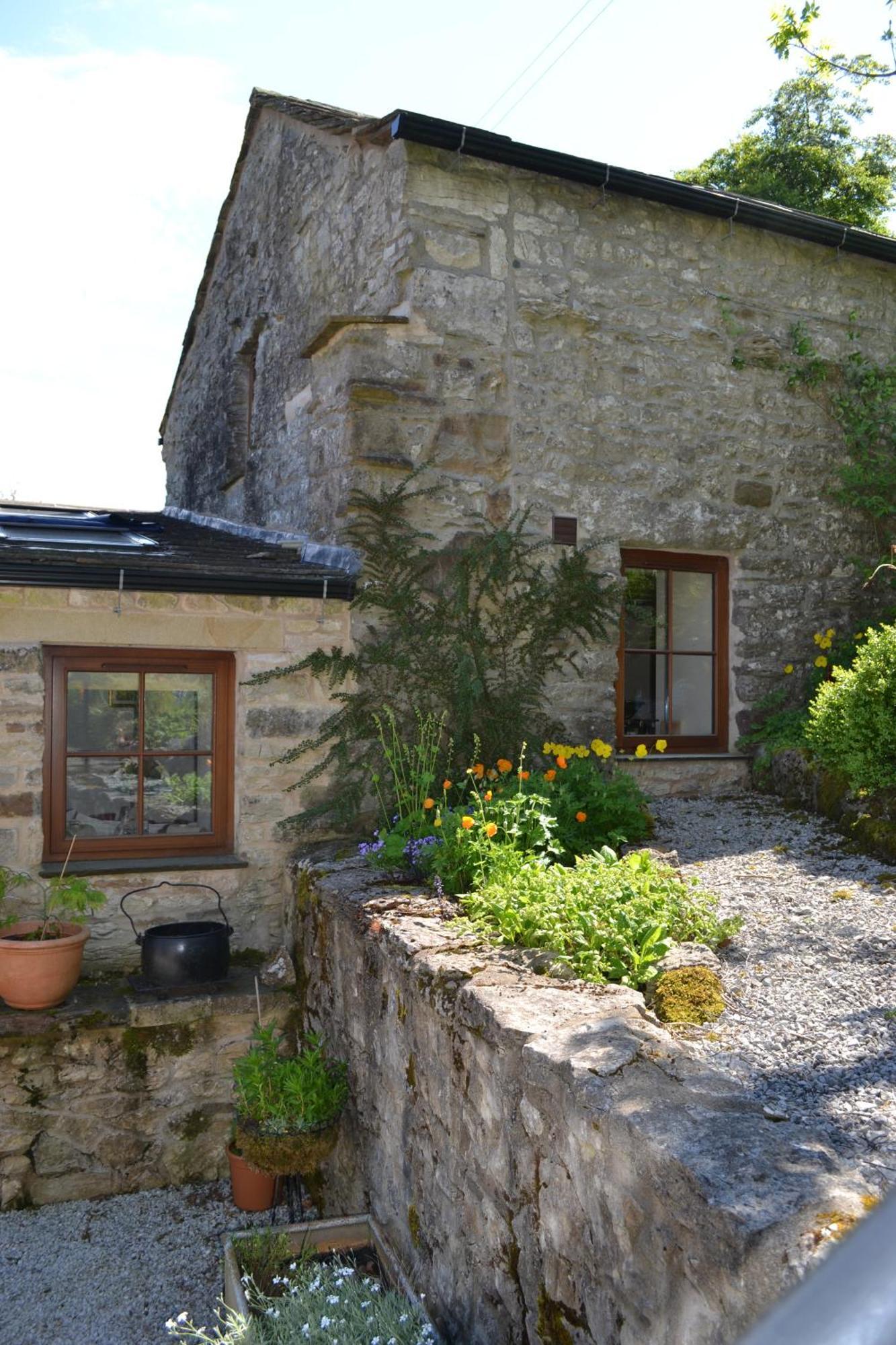Ashes Farm - Ingleborough Barn Cottage, With 3 Peaks Views, Near Holiday home Settle